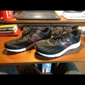 New Balance Men’s DRFT Running Shoes sz13 new